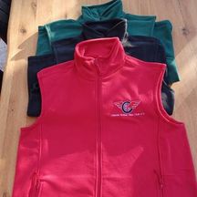 No. 11 | Club Weste rot/grün/schwarz | 100% Polyesterfleece | Bundweite verstellbar